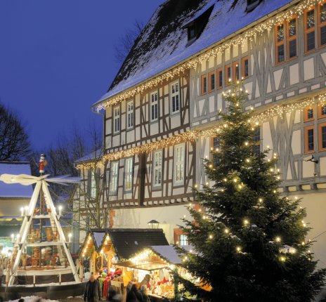 Weihnachtsmarkt in der Burg in Michelstadt © Fotolyse - fotolia.com