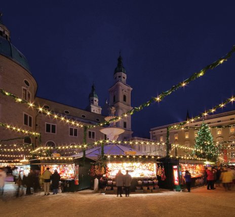 Weihnachtsmarkt in Salzburg © LianeM-shutterstock.com/2013