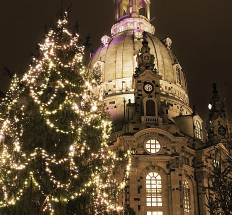 Frauenkirche zur Weihnachtszeit © Alexander Erdbeer - fotolia.com