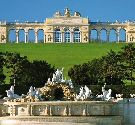 Gloriette von Schloss Schönbrunn © lucazzitto - fotolia.com