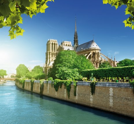 Blick über die Seine auf Notre Dame in Paris © Iakov Kalinin - fotolia.com