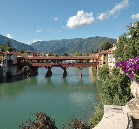 Bassano del Grappa - Ponte degli Alpini © ghira-fotolia.com