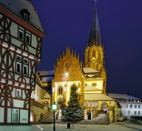 Stiftskirche im Winter © Kongress- u. Touristikbetriebe d. Stadt Aschaffenburg/T. Benzin