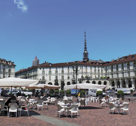 Piazza in Turin © ArTo-fotolia.com