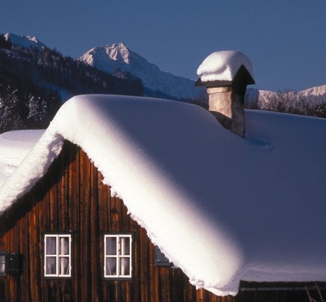Eingeschneite Hütte in der Steiermark © Steiermark Tourismus