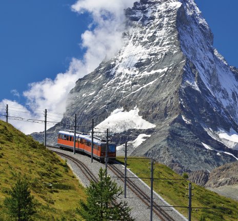Gornergratbahn vor dem Matterhorn © Emi Cristea-fotolia.com