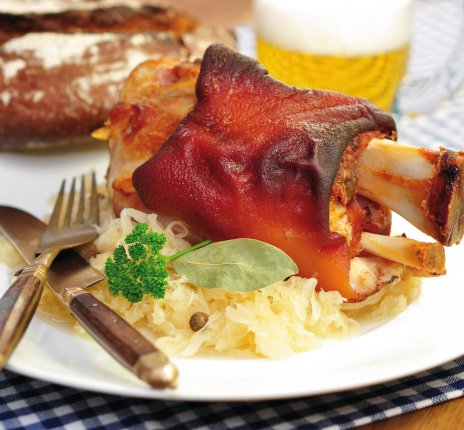 Schweinshaxe mit Sauerkraut © Printemps-fotolia.com