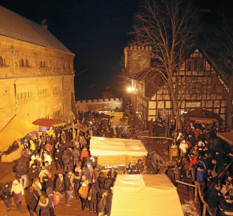 Mittelalterlicher Weihnachtsmarkt auf der Wartburg Eisenach © Wartburg Stiftung Eisenach/Fotothek: Rainer Salzmann