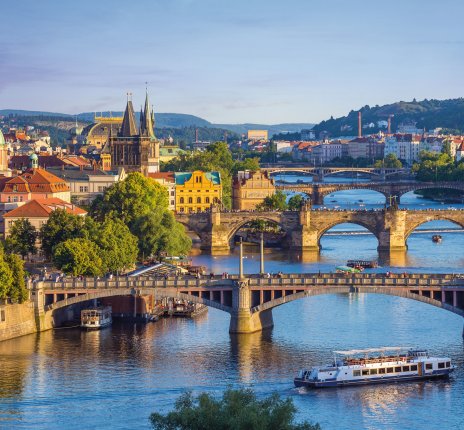 Prag mit Blick auf die Karlsbrücke © Noppasinw-fotolia.com