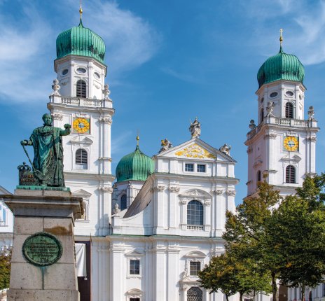 Dom St. Stephan Passau und König Maximilian Joseph © Comofoto-fotolia.com