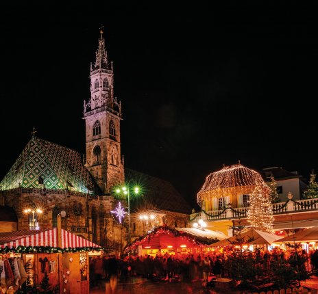 Weihnachtsmarkt in Bozen © nblxer - stock.adobe.com