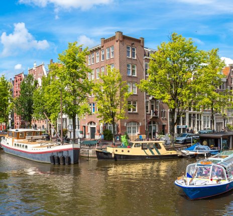 Kanal mit Booten in Amsterdam  © Sergii Figurnyi - stock.adobe.com