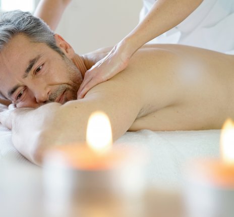 Wohltuende Massage © goodluz - stock.adobe.com