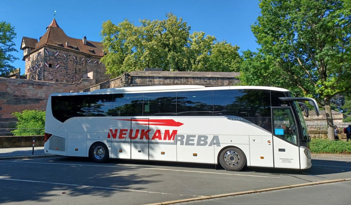 Neukam-Reba Bus vor Nürnberger Burg