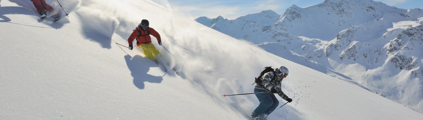 Herzogenaurach: Ihr Startpunkt für Ihr Winterabenteuer Skiabfahrt im Tiefschnee
