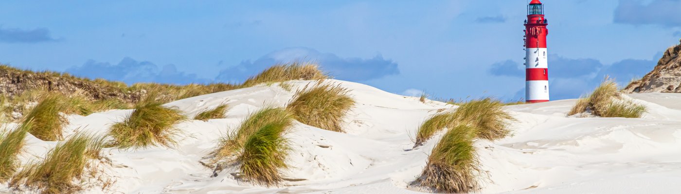 Leuchtturm in den Dünen auf der Insel Amrum Nordfriesland