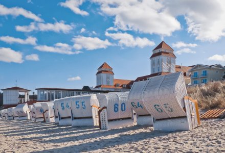 Kurhaus und Strand von Binz © RCphoto-fotolia.com