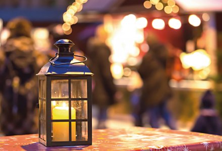 Auf dem Weihnachtsmarkt © Matthias Enter - fotolia.com