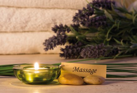 Massage &copy; Picture-Factory-fotolia.com