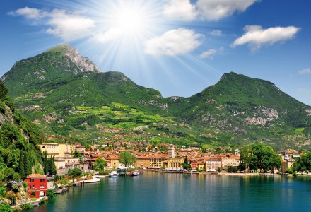 Blick auf Riva del Garda © vencav-fotolia.com