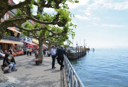 Uferpromenade in Meersburg am Bodensee &copy; pixabay.com/LeBaillif