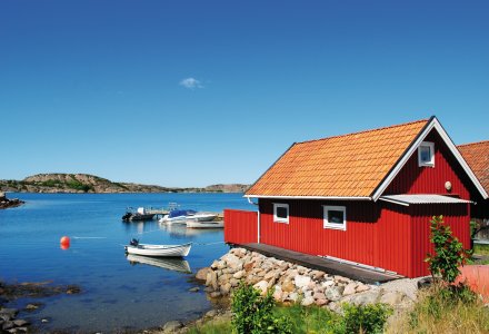 Schwedisches Haus am Meer © tinadefortunata-fotolia.com