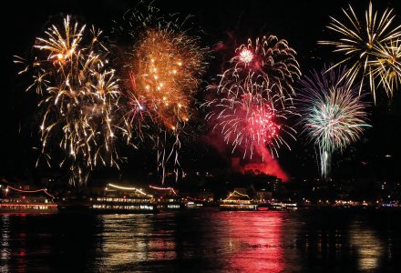 Rhein in Flammen bei Rüdesheim &copy; Comofoto-stock.adobe.com