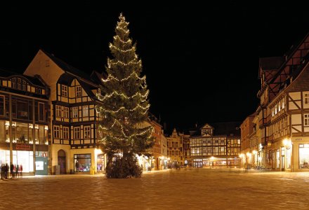 Weihnachtsbaum auf dem Marktplatz in Quedlinburg © Thomas Jablonski-fotolia.com