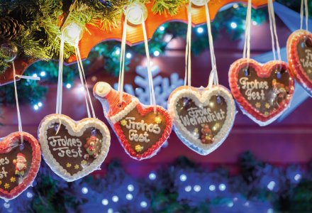 Lebkuchenherze auf  dem Weihnachtsmarkt © moofushi-fotolia.com