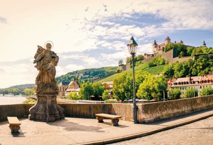 Festung Marienberg von der Alten Mainbrücke aus
 © mstein - stock.adobe.com