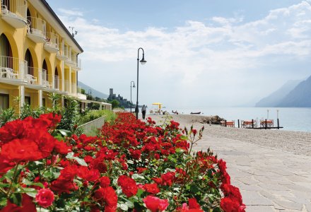 Promenade am Gardasee © Tino Thoß-fotolia.com