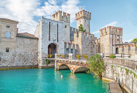 Scaligerburg in Sirmione &copy; bbsferrari - stock.adobe.com