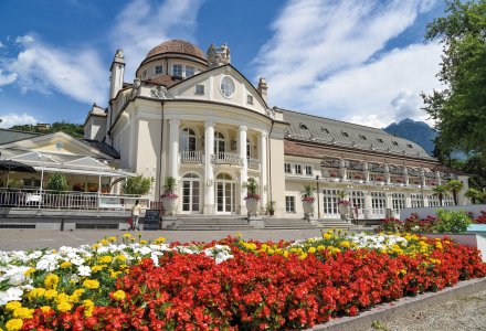 Kurhaus und Promenade in Meran © Henry Czauderna - stock.adobe.com