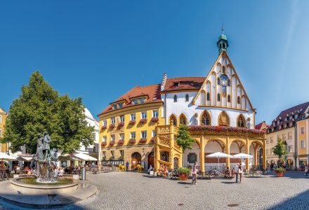 Rathaus und Marktplatz in Amberg  © Sina Ettmer - stock.adobe.com