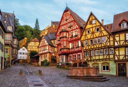 Brunnen am Schnatterloch in Miltenberg © Boris Stroujko - stock.adobe.com