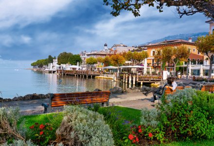 Torri del Benaco am Gardasee &copy; Comofoto - stock.adobe.com