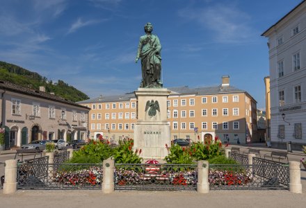 Wolfgang Amadeus Mozart Statue am Mozartplatz &copy; Cezary Wojtkowski - stock.adobe.com