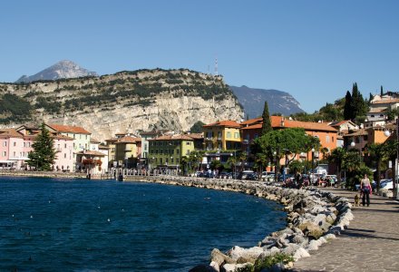 Uferpromenade in Torbole © roskefoto-fotolia.com