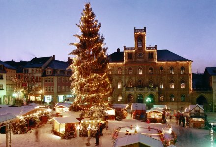 Weihnachtsmarkt am Rathaus © Maik Schuck
