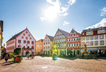 Bad Mergentheim Marktplatz © Sina Ettmer - stock.adobe.com