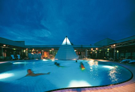 Vitarium in der Rottal Terme, Abendstimmung &copy; Kurverwaltung Bad Birnbach