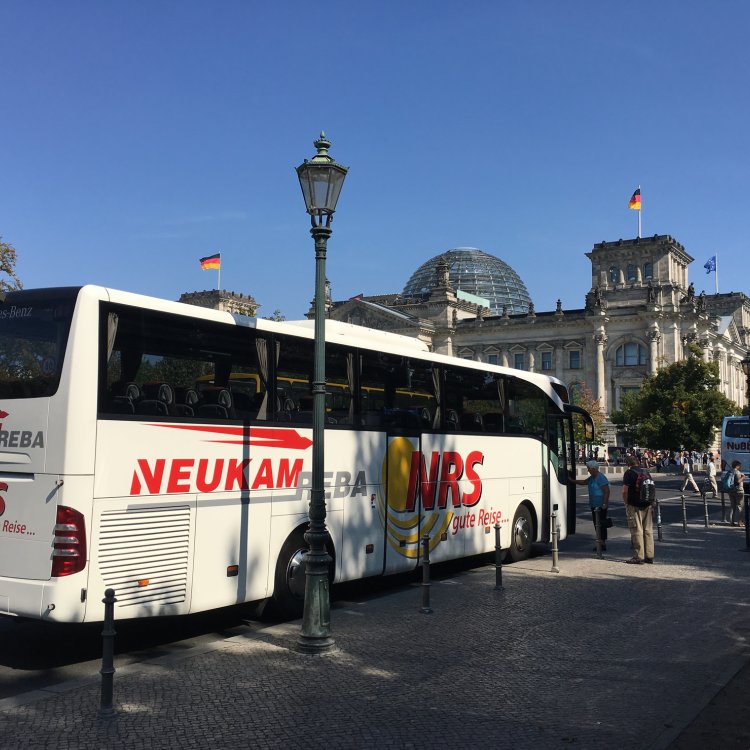 Neukam-Reba Bus vor Bundestag