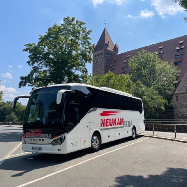 Neukam-Reba Bus vor Nürnbeger Burg
